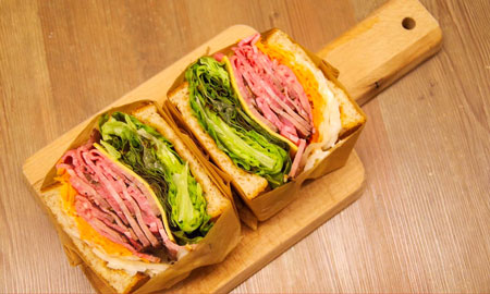 自家製ローストビーフサンド